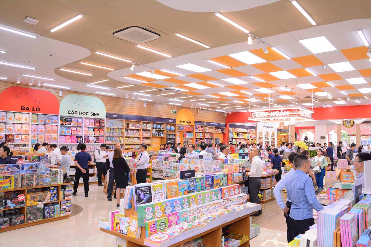 Loa âm trần phát nhạc nền cho nhà sách